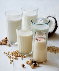 餐饮食材配送公司：靠喝豆浆补充植物雌激素来丰胸是不现实的